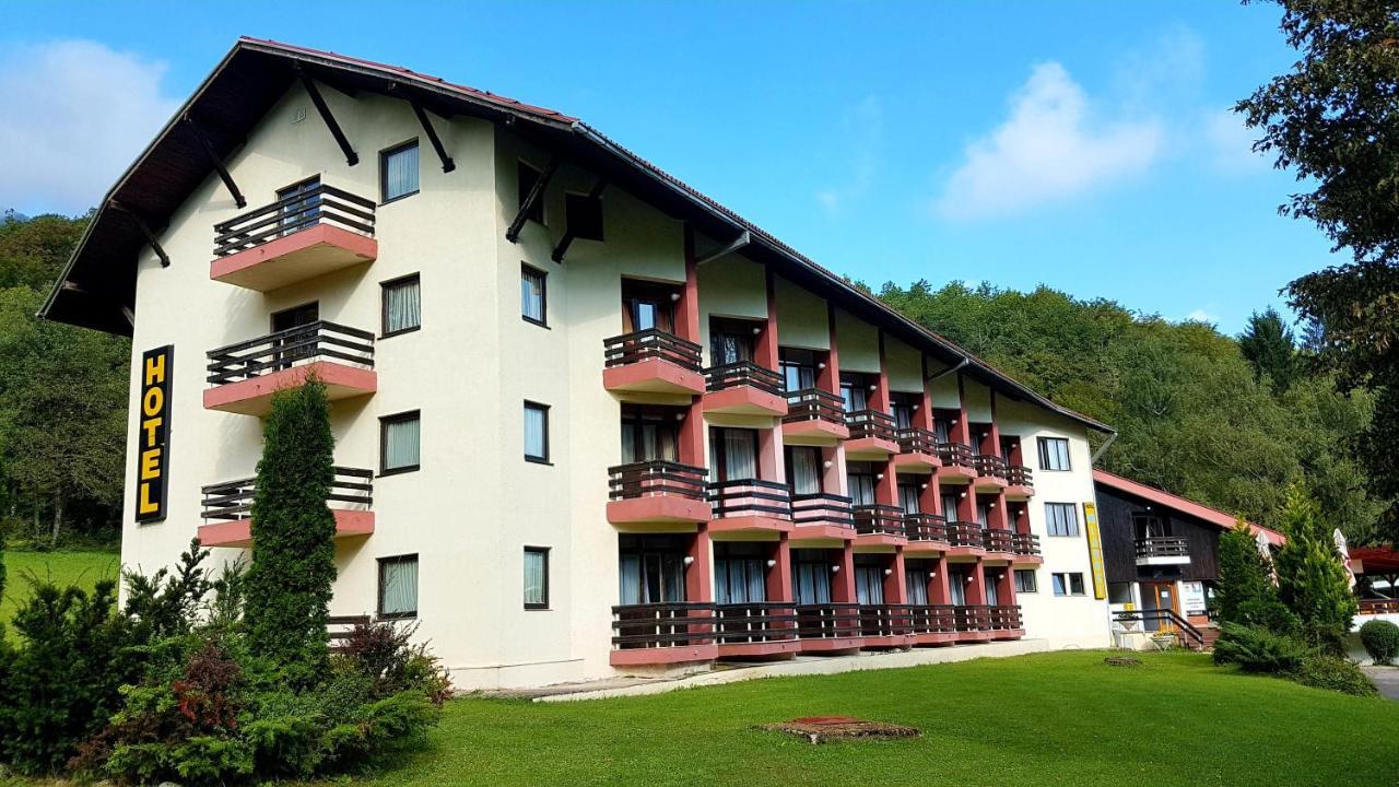 Hotel Mladost Тьентиште Экстерьер фото