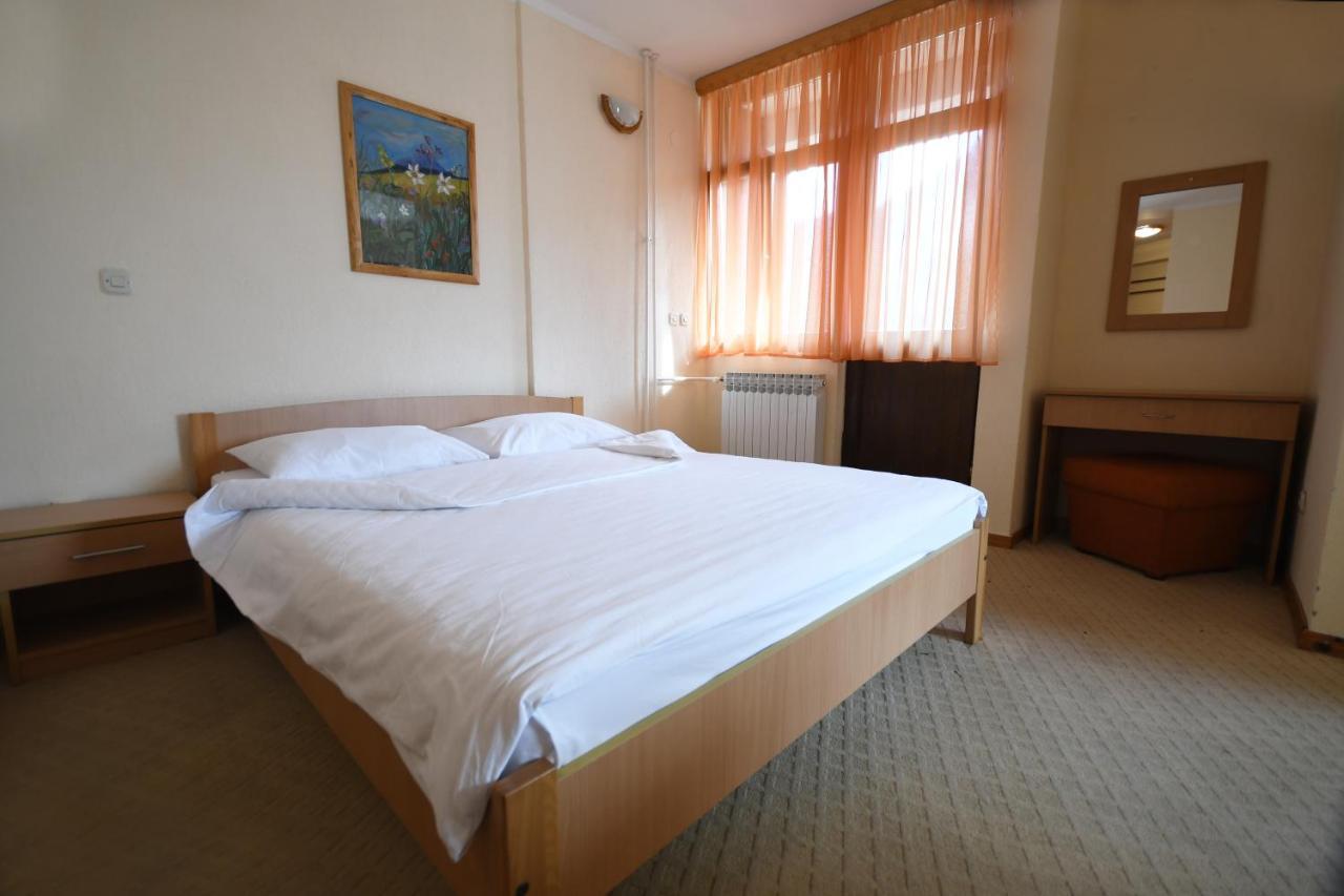 Hotel Mladost Тьентиште Экстерьер фото