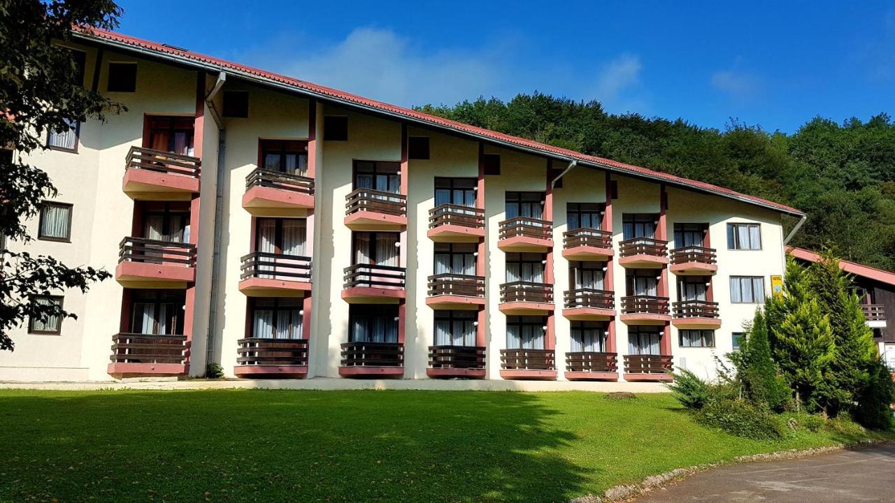 Hotel Mladost Тьентиште Экстерьер фото
