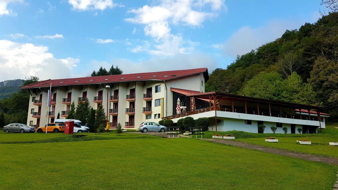 Hotel Mladost Тьентиште Экстерьер фото