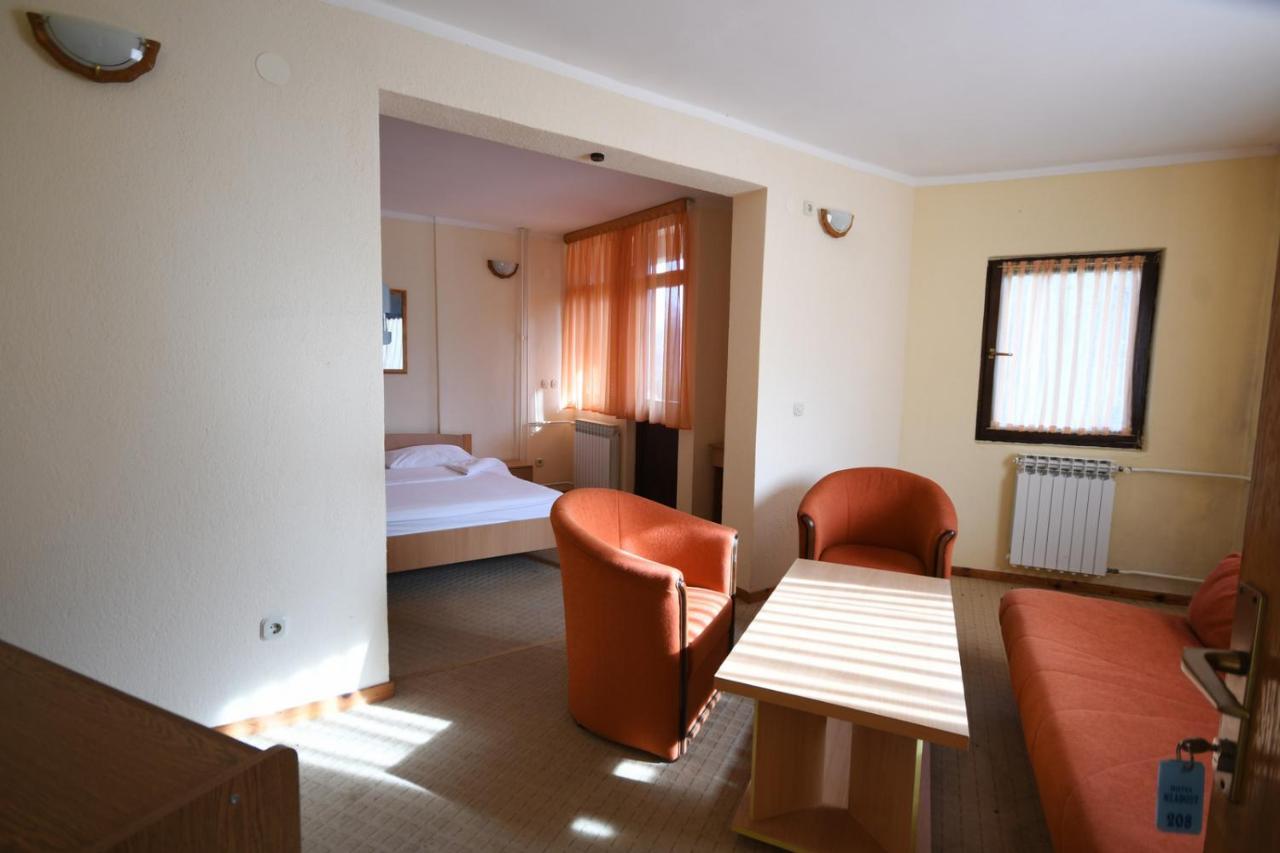 Hotel Mladost Тьентиште Экстерьер фото