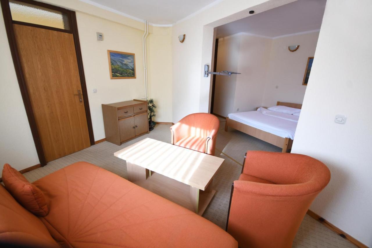 Hotel Mladost Тьентиште Экстерьер фото