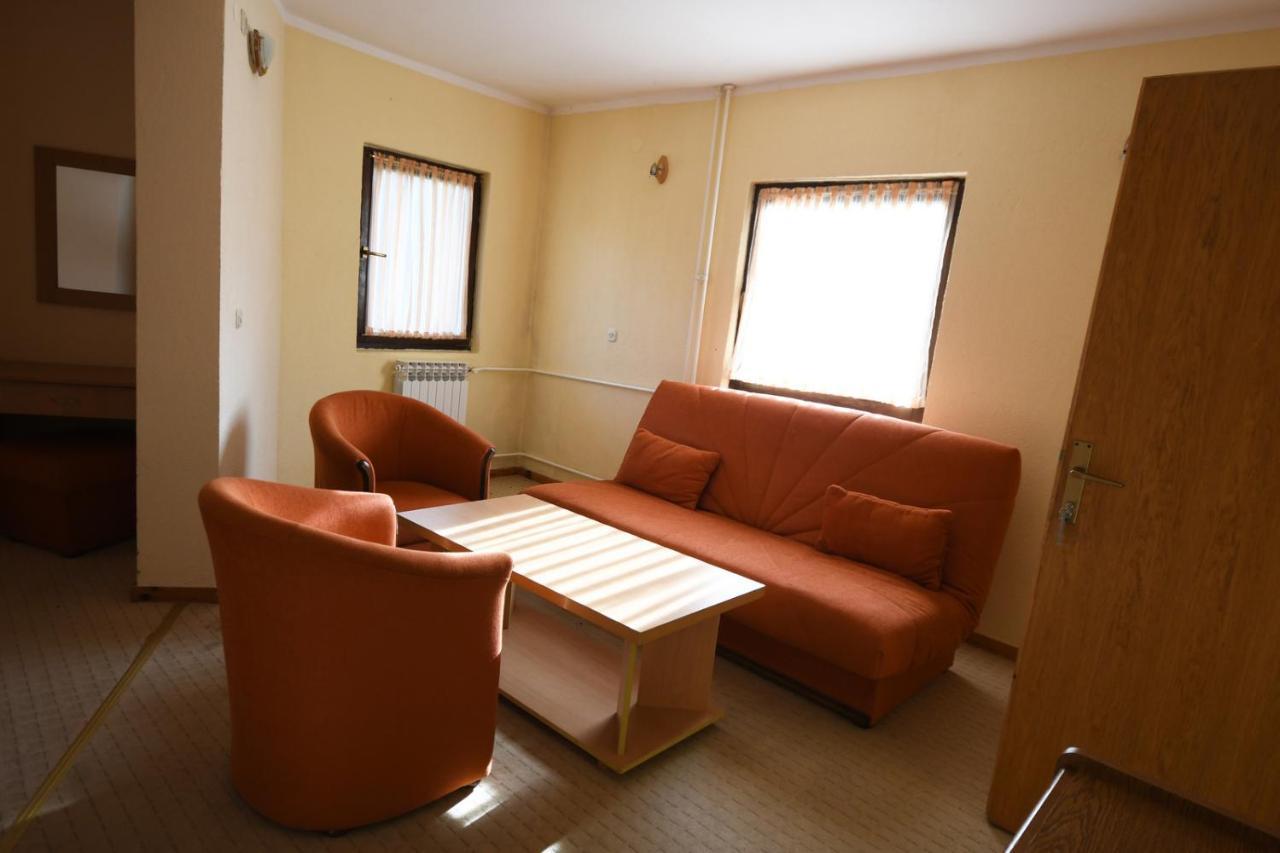 Hotel Mladost Тьентиште Экстерьер фото
