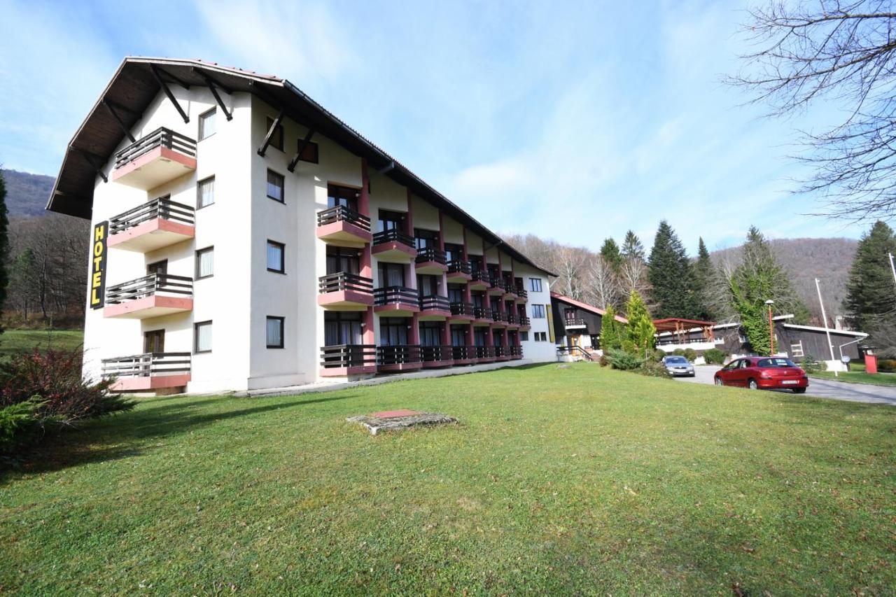Hotel Mladost Тьентиште Экстерьер фото