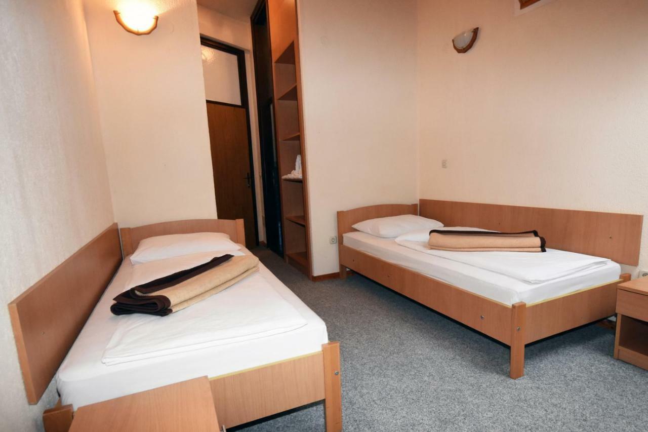 Hotel Mladost Тьентиште Экстерьер фото