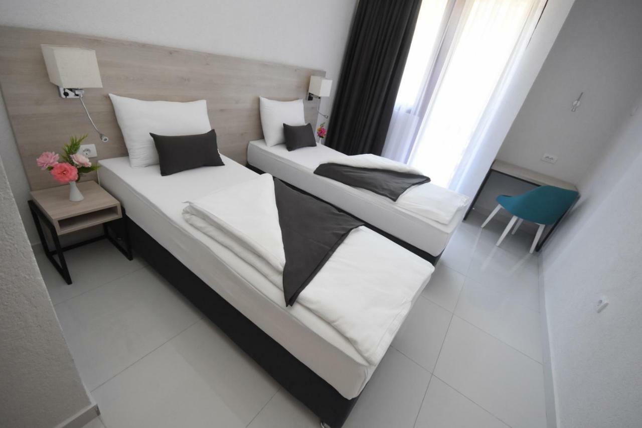 Hotel Mladost Тьентиште Экстерьер фото