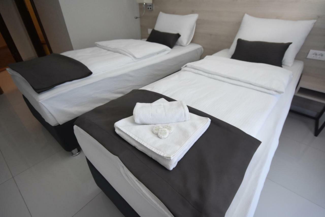 Hotel Mladost Тьентиште Экстерьер фото